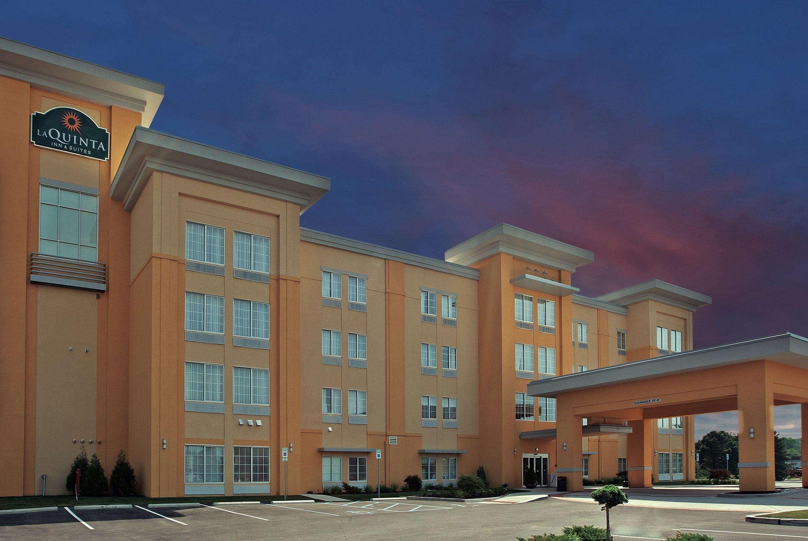 La Quinta By Wyndham Columbus - Edinburgh Hotel Exterior foto